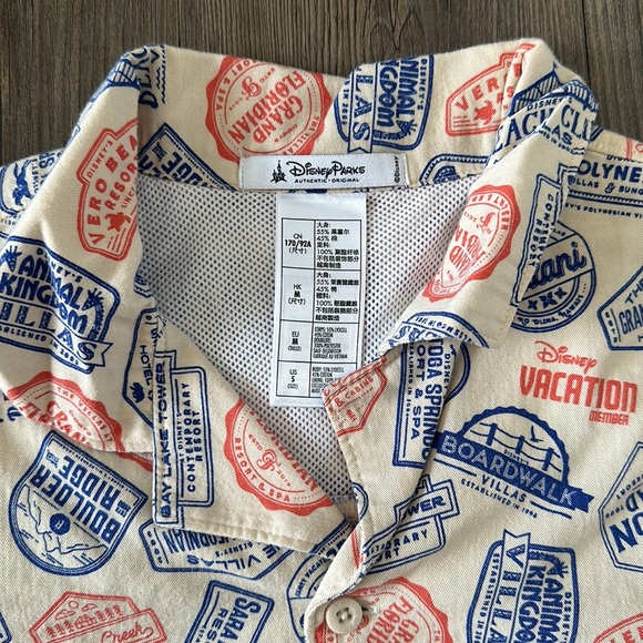 Disney Parks DVC Member Button Down Short Sleeve - Picture 3 of 3